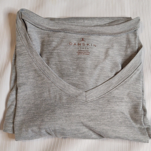 NWT Danskin Grey Short Sleeve Tee Shirt Size Large - Picture 6 of 6